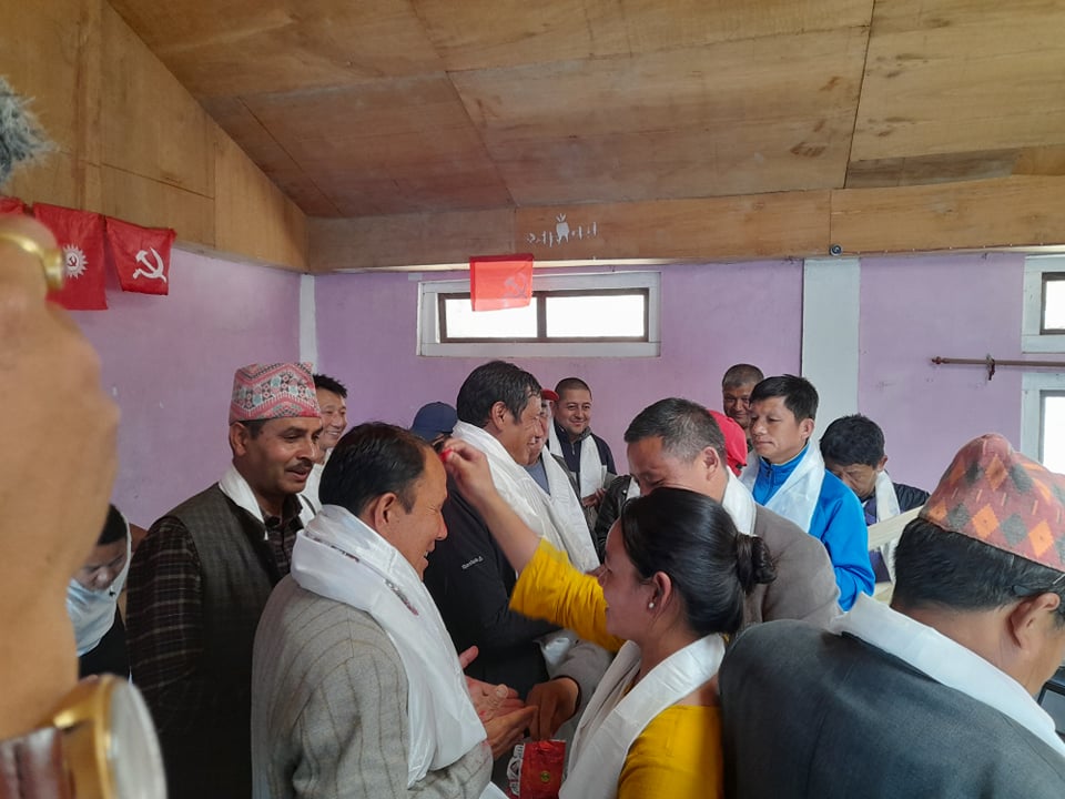 माप्य दुधकोशी एमालेमय बन्दै, दुई वडाअध्यक्षले कांग्रेस त्यागे 3 278577668 566451911482608 8023694089219664647 n