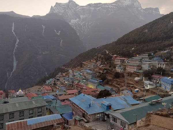 खुम्बु क्षेत्र सुनसान 1 1 2