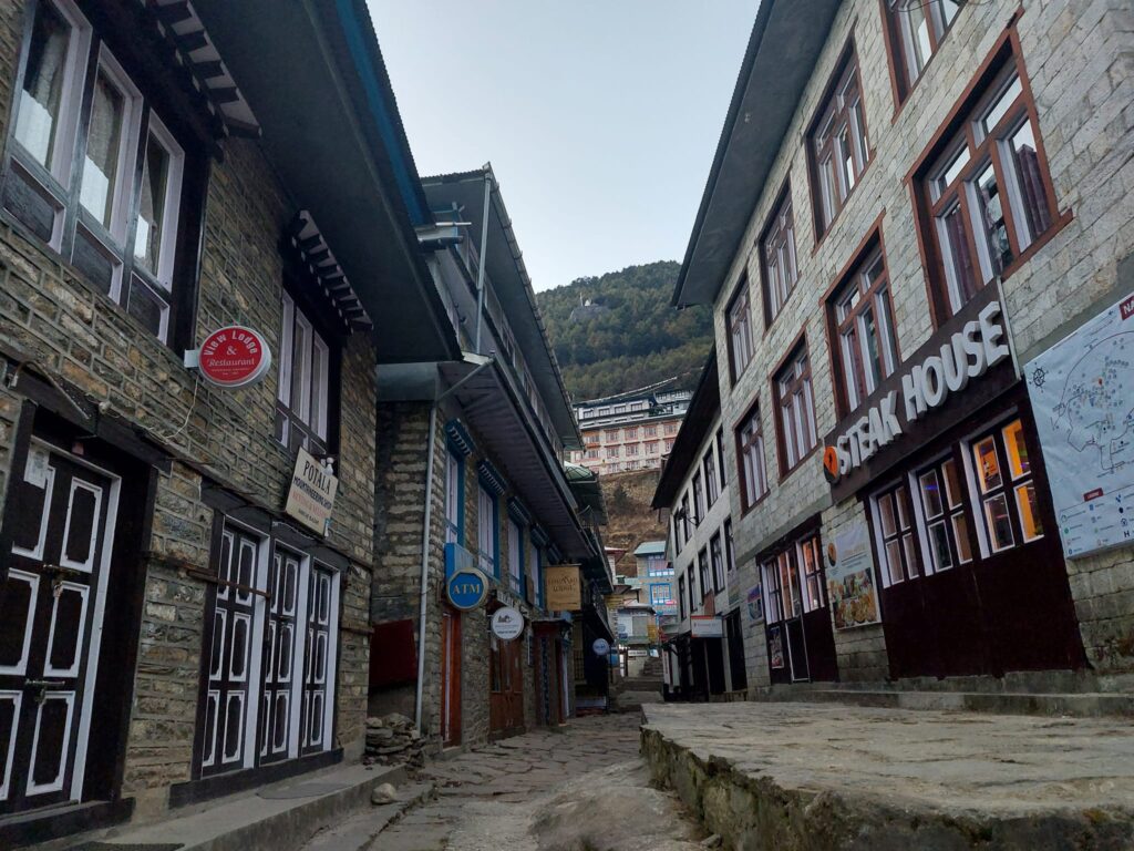 खुम्बु क्षेत्र सुनसान 3 6