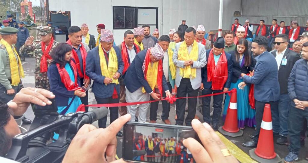 ओखलढुंगाबाटै लाइसेन्सको ट्रायल लिन थालियो 1 335901915 1614309255738284 5017000894214691333 n