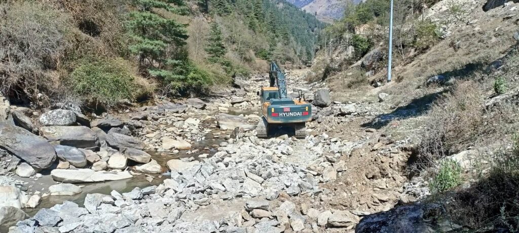 सोलुखोलाबाट अवैध उत्खनन् तिब्र, नियमनकारी निकाय मौन 5 3