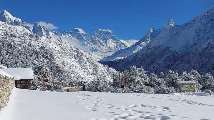 खुम्बु हिउँले ढपक्कै, पर्यटकहरुमा खुसीयाली 3 Khumbu Himpat OK 1