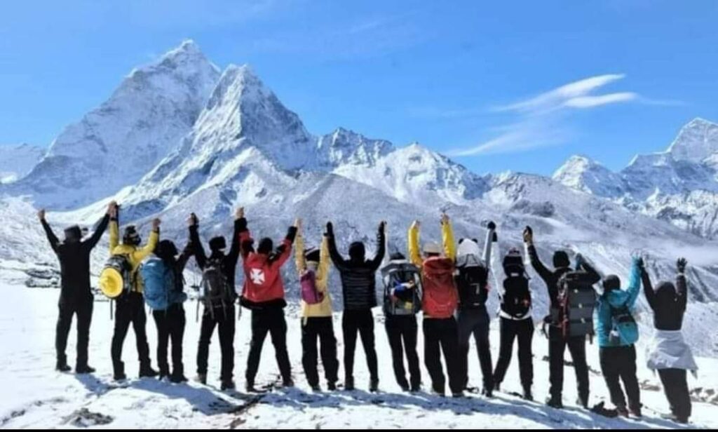 खुम्बु हिउँले ढपक्कै, पर्यटकहरुमा खुसीयाली 4 Khumbu Tourist