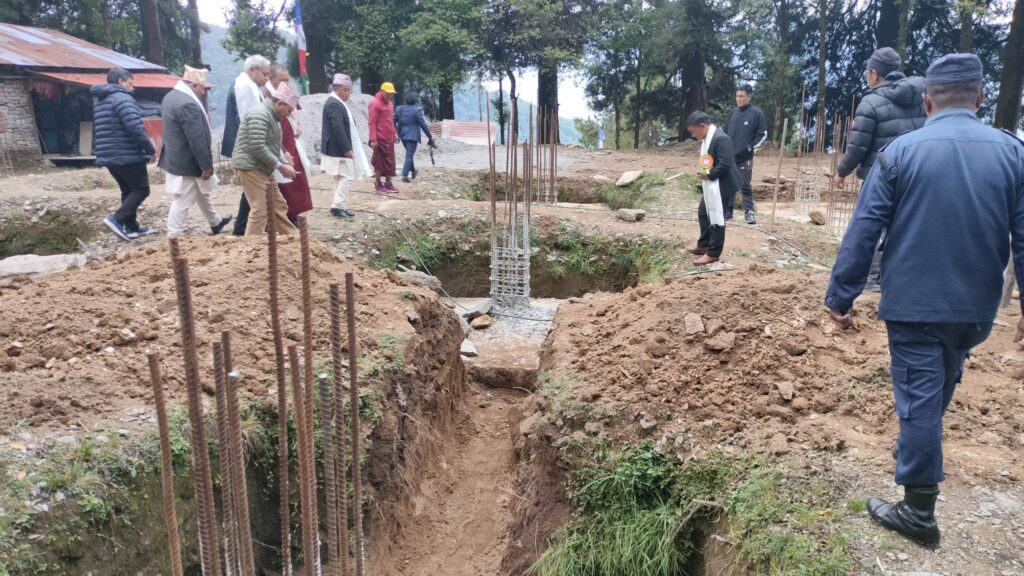 भारतको करोडौँ लगानीमा बन्दै महाकुलुङमा गुम्बा, राजदुत श्रीवास्तवले गरे शिलन्यास 1 12111111