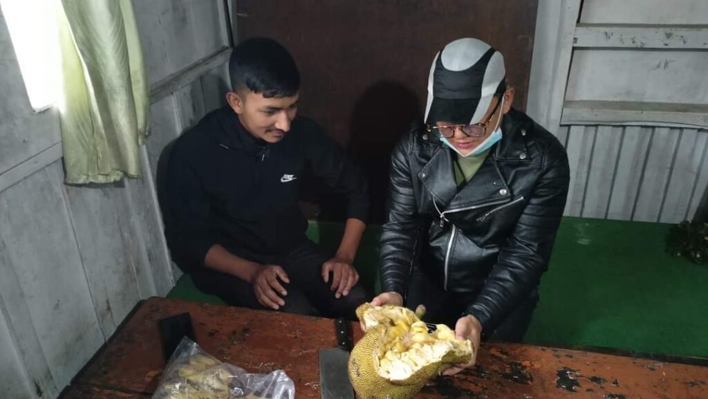 सोलुमा फस्टाउँदै रुख कटहरको खेती, बढ्दै उपभोक्ताको माग 2 FB IMG 1690689492792